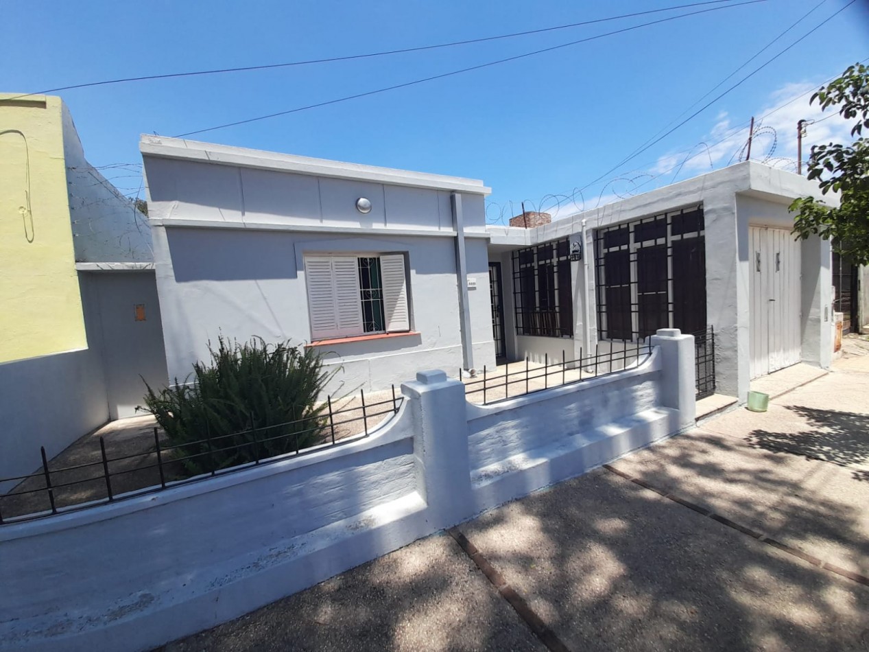 B° VILLA ADELA: VENDO HERMOSA CASA DE 2 DORMITORIOS A 2 CUADRAS RUTA 20