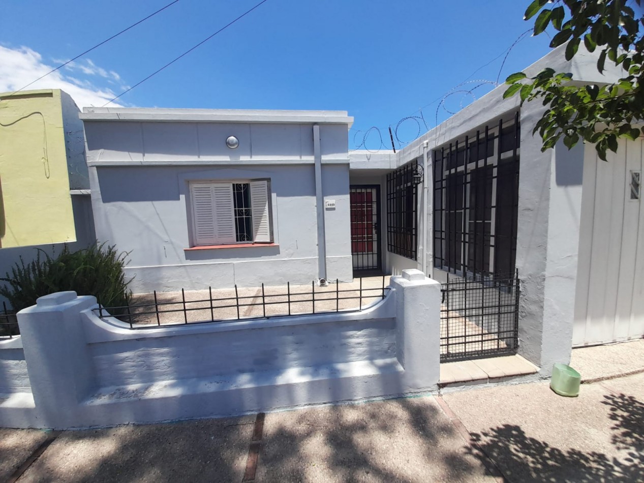 B° VILLA ADELA: VENDO HERMOSA CASA DE 2 DORMITORIOS A 2 CUADRAS RUTA 20