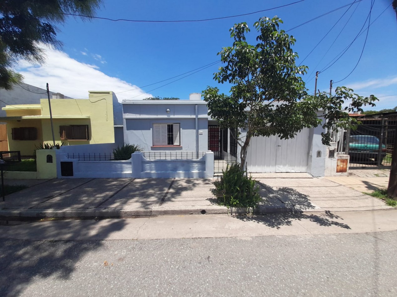B° VILLA ADELA: VENDO HERMOSA CASA DE 2 DORMITORIOS A 2 CUADRAS RUTA 20