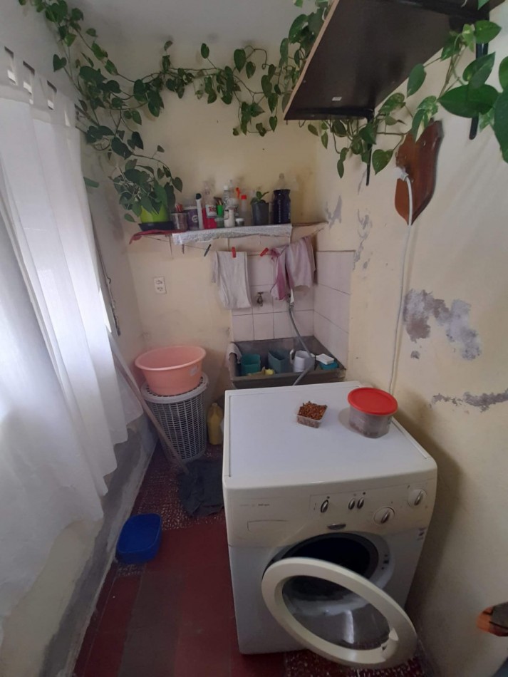 B° VILLA ADELA: VENDO HERMOSA CASA DE 2 DORMITORIOS A 2 CUADRAS RUTA 20