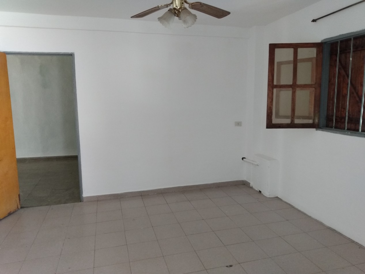 B° SAN ROQUE: VENDO HERMOSA CASA DE 3 DORMITORIOS CON AMPLIO PATIO A METROS DE LA PLAZA 