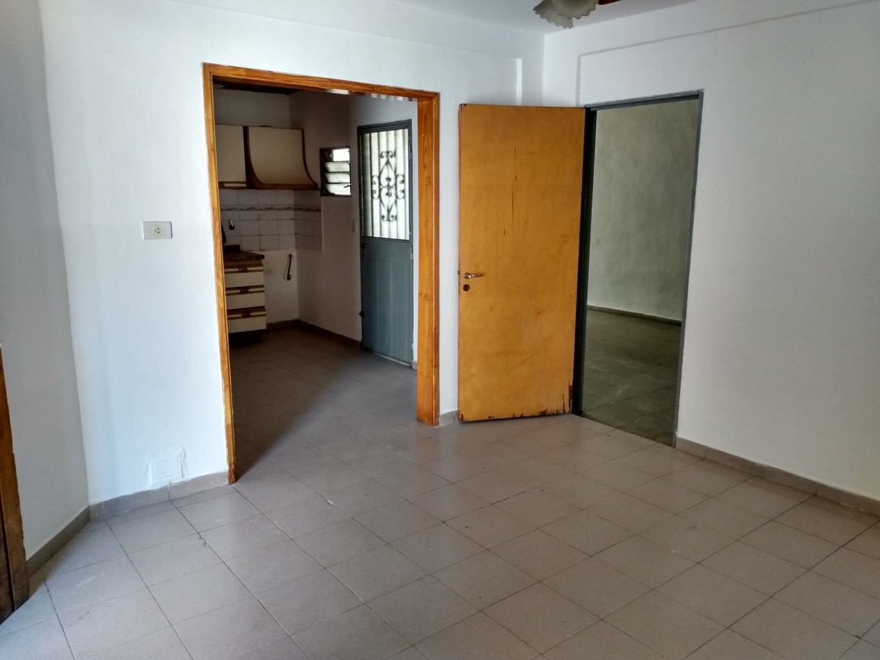 B° SAN ROQUE: VENDO HERMOSA CASA DE 3 DORMITORIOS CON AMPLIO PATIO A METROS DE LA PLAZA 