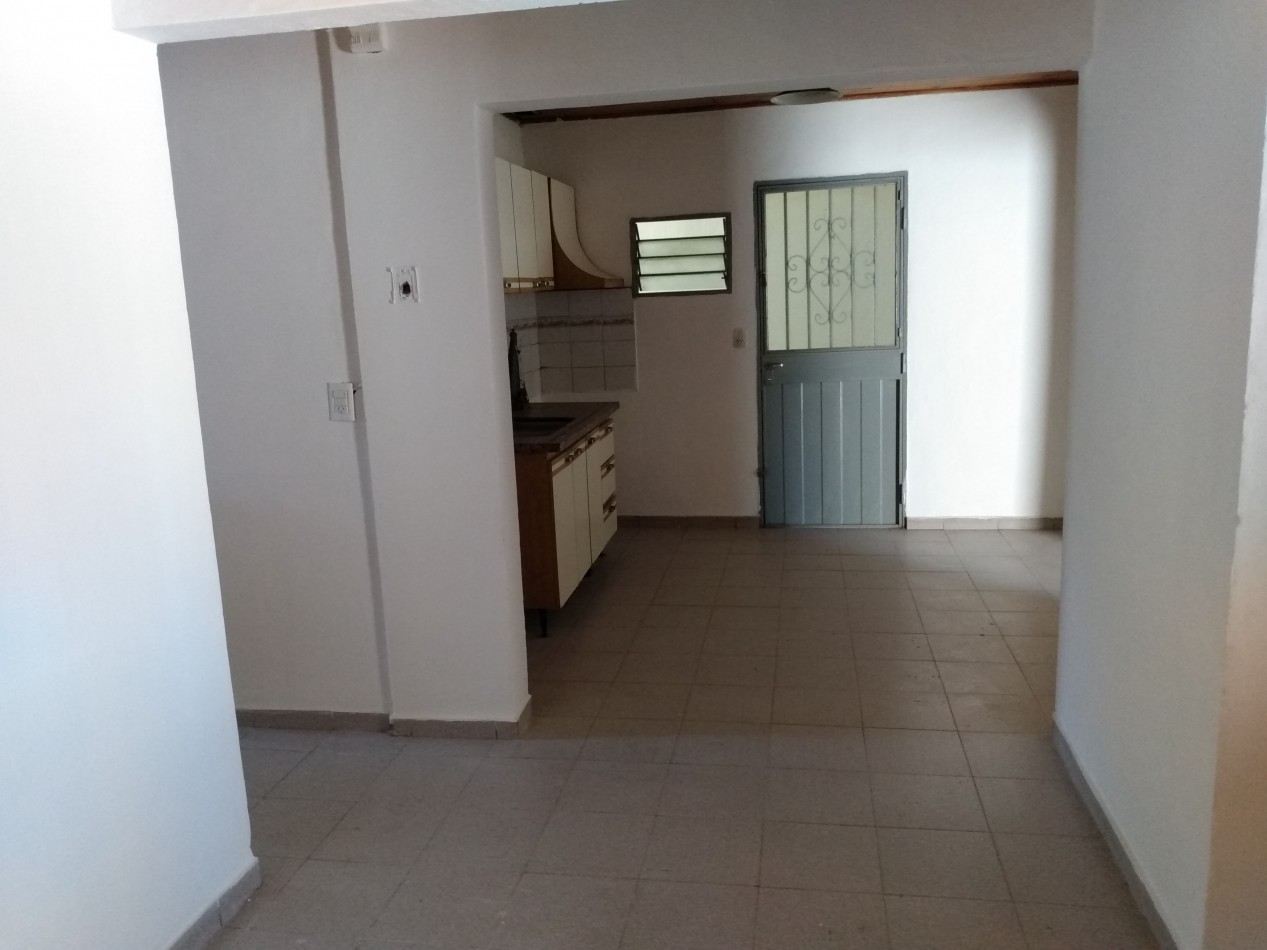 B° SAN ROQUE: VENDO HERMOSA CASA DE 3 DORMITORIOS CON AMPLIO PATIO A METROS DE LA PLAZA 