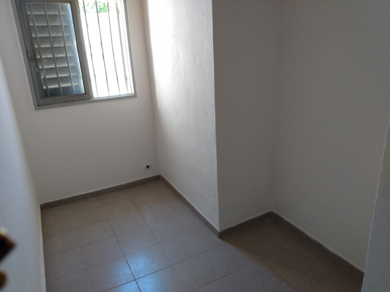 B° SAN ROQUE: VENDO HERMOSA CASA DE 3 DORMITORIOS CON AMPLIO PATIO A METROS DE LA PLAZA 