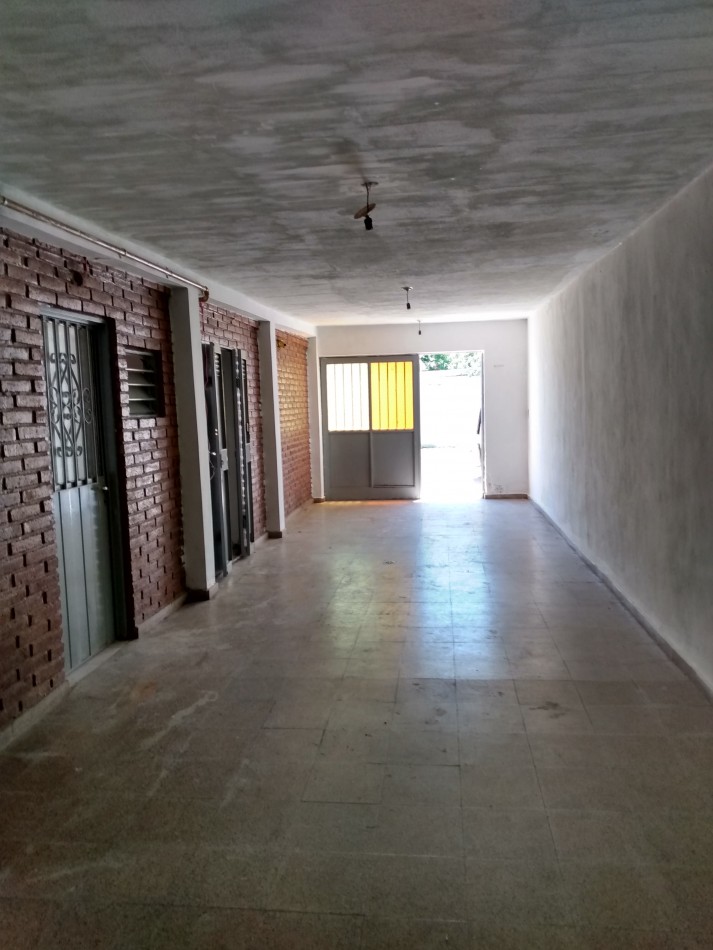 B° SAN ROQUE: VENDO HERMOSA CASA DE 3 DORMITORIOS CON AMPLIO PATIO A METROS DE LA PLAZA 