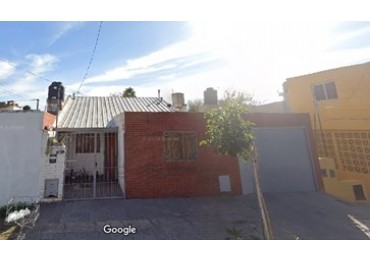 B° SAN ROQUE: VENDO HERMOSA CASA DE 3 DORMITORIOS CON AMPLIO PATIO A METROS DE LA PLAZA 