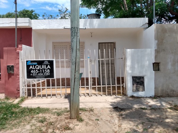 B° ESTACION FLORES: ALQUILO CASA DE 1 DORMITORIO CON PATIO. NO TIENE GARAJE