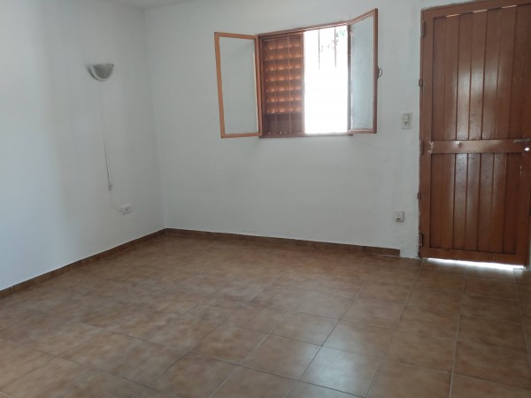 B° ESTACION FLORES: ALQUILO CASA DE 1 DORMITORIO CON PATIO. NO TIENE GARAJE