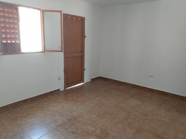B° ESTACION FLORES: ALQUILO CASA DE 1 DORMITORIO CON PATIO. NO TIENE GARAJE