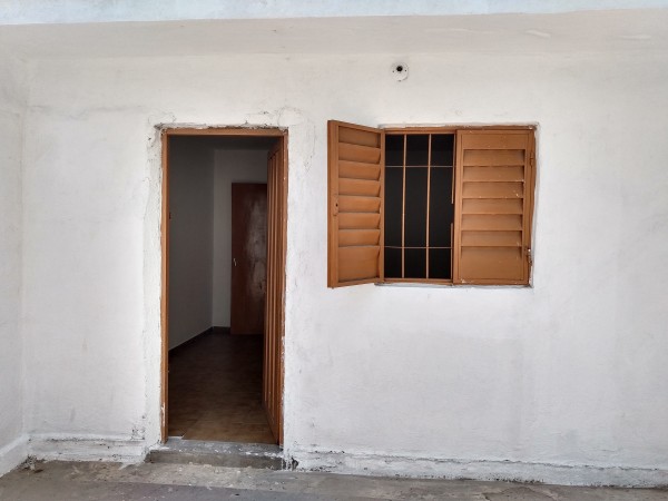 B° ESTACION FLORES: ALQUILO CASA DE 1 DORMITORIO CON PATIO. NO TIENE GARAJE
