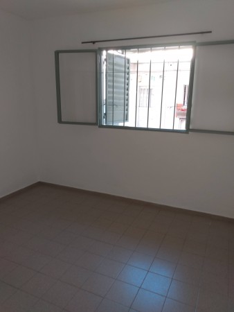 B° VILLA ADELA: ALQUILO DEPTO PB INTERNO DE DOS DORMITORIOS SOBRE PETTIROSSI