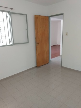 B° VILLA ADELA: ALQUILO DEPTO PB INTERNO DE DOS DORMITORIOS SOBRE PETTIROSSI