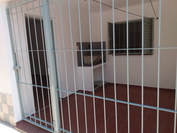 B° VILLA ADELA: ALQUILO DEPTO PB INTERNO DE DOS DORMITORIOS SOBRE PETTIROSSI