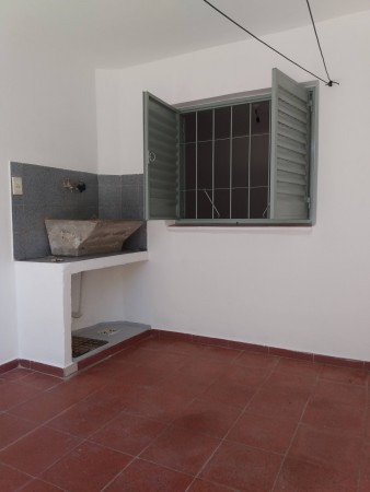 B° VILLA ADELA: ALQUILO DEPTO PB INTERNO DE DOS DORMITORIOS SOBRE PETTIROSSI