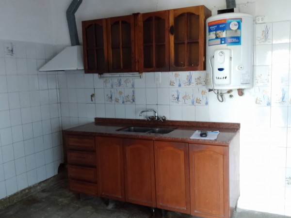 B° MATIENZO: ALQUILO CASA INTERNO DE DOS DORMITORIOS CON COCHERA