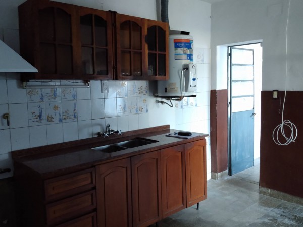 B° MATIENZO: ALQUILO CASA INTERNO DE DOS DORMITORIOS CON COCHERA