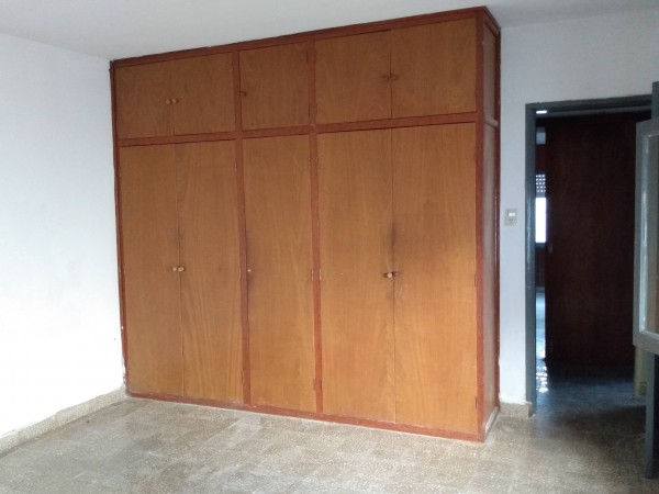B° MATIENZO: ALQUILO CASA INTERNO DE DOS DORMITORIOS CON COCHERA