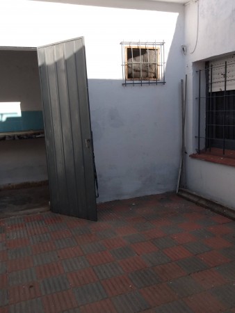 B° MATIENZO: ALQUILO CASA INTERNO DE DOS DORMITORIOS CON COCHERA