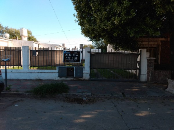 B° MATIENZO: ALQUILO CASA INTERNO DE DOS DORMITORIOS CON COCHERA