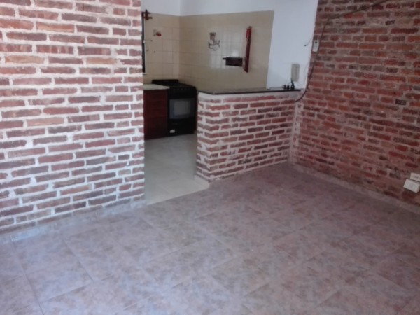 B° ESTACION FLORES: ALQUILO HERMOSA CASA INTERNA DE DOS DORMITORIOS CON PATIO