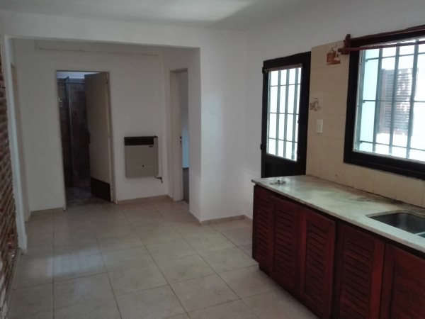 B° ESTACION FLORES: ALQUILO HERMOSA CASA INTERNA DE DOS DORMITORIOS CON PATIO