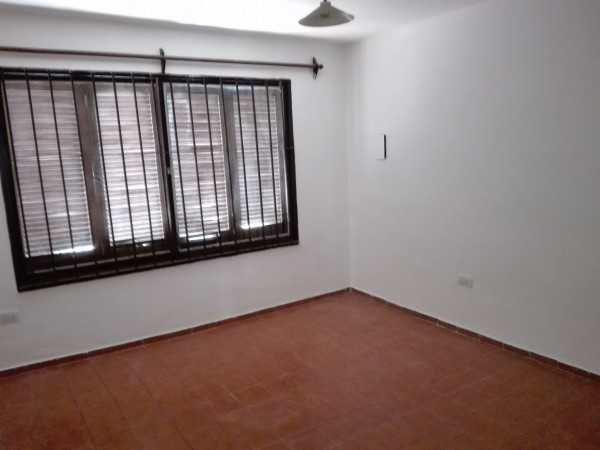 B° ESTACION FLORES: ALQUILO HERMOSA CASA INTERNA DE DOS DORMITORIOS CON PATIO