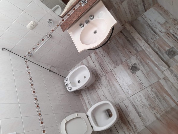 B° ROSEDAL: ALQUILO CASA DE 3 DORMITORIOS CON GARAJE