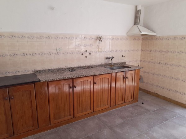 B° ROSEDAL: ALQUILO CASA DE 3 DORMITORIOS CON GARAJE