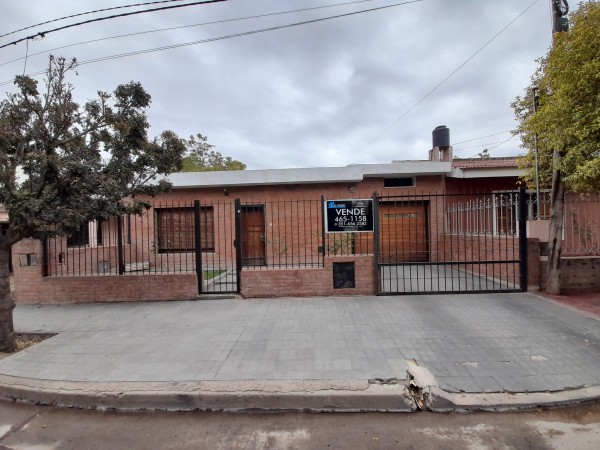 Bo SARGENTO CABRAL: VENDO CASA DE 2 DORMITORIOS CON DEPTO INTERNO DE 3 DORMITORIOS