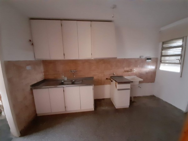 Bo ROSEDAL: ALQUILO CASA DE 3 DORMIORIOS CON 2 BAÑOS Y COCHERA