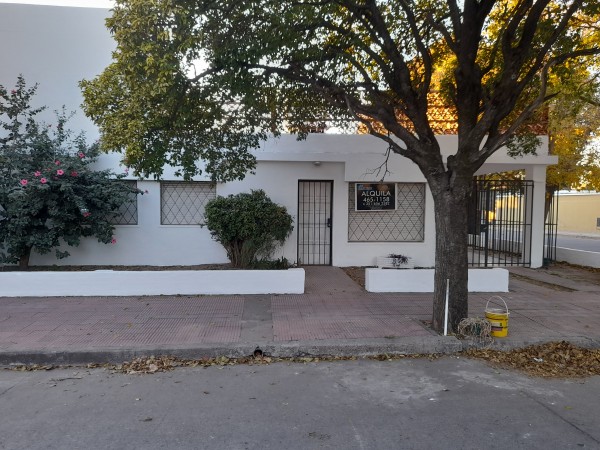 Bo ROSEDAL: ALQUILO CASA DE 3 DORMIORIOS CON 2 BAÑOS Y COCHERA