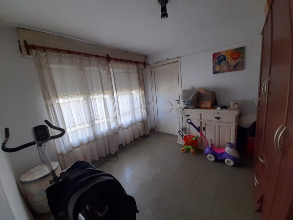 Bo MARQUES DE SOBREMONTE: VENDO CASA DE 2 DORMITORIOS, CON AMPLIO TERRENO, PARA RECICLAR