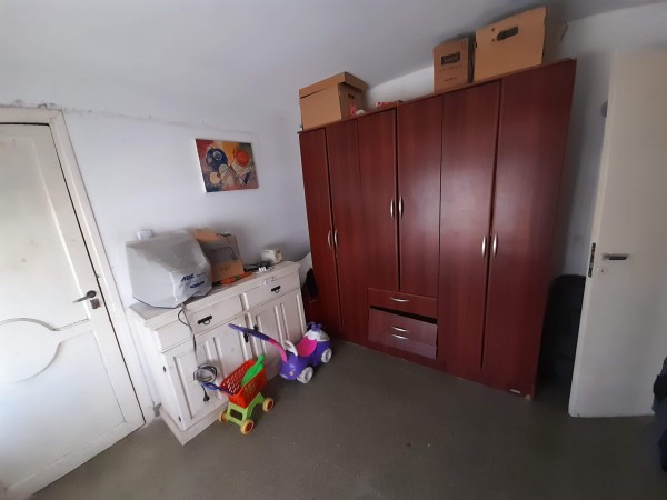 Bo MARQUES DE SOBREMONTE: VENDO CASA DE 2 DORMITORIOS, CON AMPLIO TERRENO, PARA RECICLAR