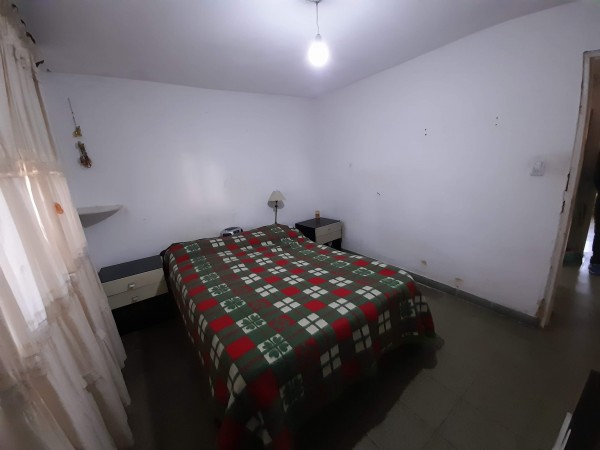 Bo MARQUES DE SOBREMONTE: VENDO CASA DE 2 DORMITORIOS, CON AMPLIO TERRENO, PARA RECICLAR