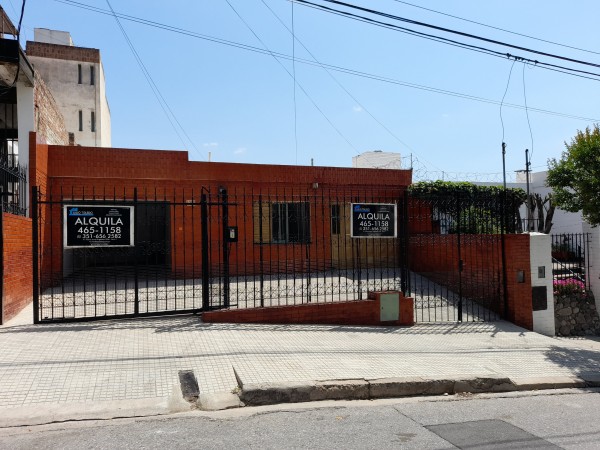 Bo COLINAS V. SARSFIELD: ALQUILO HERMOSA CASA DE 3 DORMITORIOS, CON DEPTO INTERNO DE 1 DORMITORIO (IDEAL GERIATRICO O CONSULTORIOS)