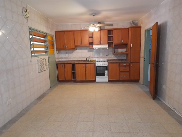 Bo COLINAS V. SARSFIELD: ALQUILO HERMOSA CASA DE 3 DORMITORIOS, CON DEPTO INTERNO DE 1 DORMITORIO (IDEAL GERIATRICO O CONSULTORIOS)