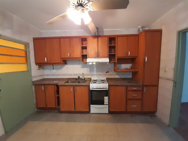 Bo COLINAS V. SARSFIELD: ALQUILO HERMOSA CASA DE 3 DORMITORIOS, CON DEPTO INTERNO DE 1 DORMITORIO (IDEAL GERIATRICO O CONSULTORIOS)