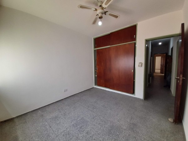 Bo COLINAS V. SARSFIELD: ALQUILO HERMOSA CASA DE 3 DORMITORIOS, CON DEPTO INTERNO DE 1 DORMITORIO (IDEAL GERIATRICO O CONSULTORIOS)