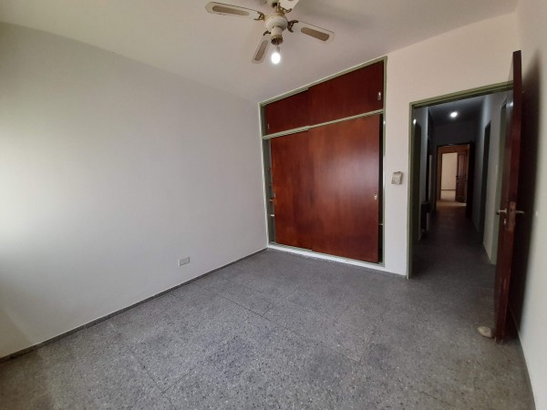 Bo COLINAS V. SARSFIELD: ALQUILO HERMOSA CASA DE 3 DORMITORIOS, CON DEPTO INTERNO DE 1 DORMITORIO (IDEAL GERIATRICO O CONSULTORIOS)