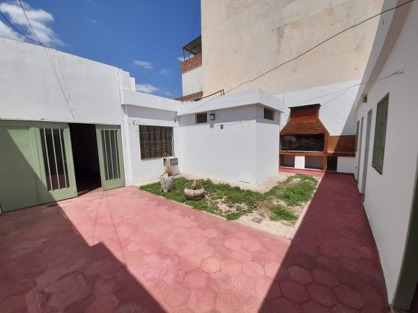 Bo COLINAS V. SARSFIELD: ALQUILO HERMOSA CASA DE 3 DORMITORIOS, CON DEPTO INTERNO DE 1 DORMITORIO (IDEAL GERIATRICO O CONSULTORIOS)