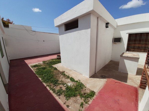 Bo COLINAS V. SARSFIELD: ALQUILO HERMOSA CASA DE 3 DORMITORIOS, CON DEPTO INTERNO DE 1 DORMITORIO (IDEAL GERIATRICO O CONSULTORIOS)