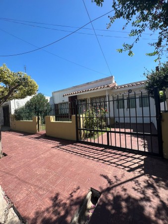 APTO CREDITO BANCOR EN B° VILLA ADELA: VENDO HERMOSA CASA DE 3 DORMITORIOS A 1 CUADRA RUTA 20