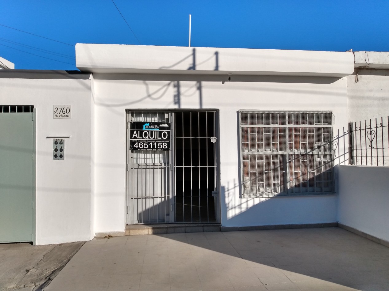 B° VILLA ADELA: ALQUILO AMPLIO LOCAL SOBRE PETTIROSSI