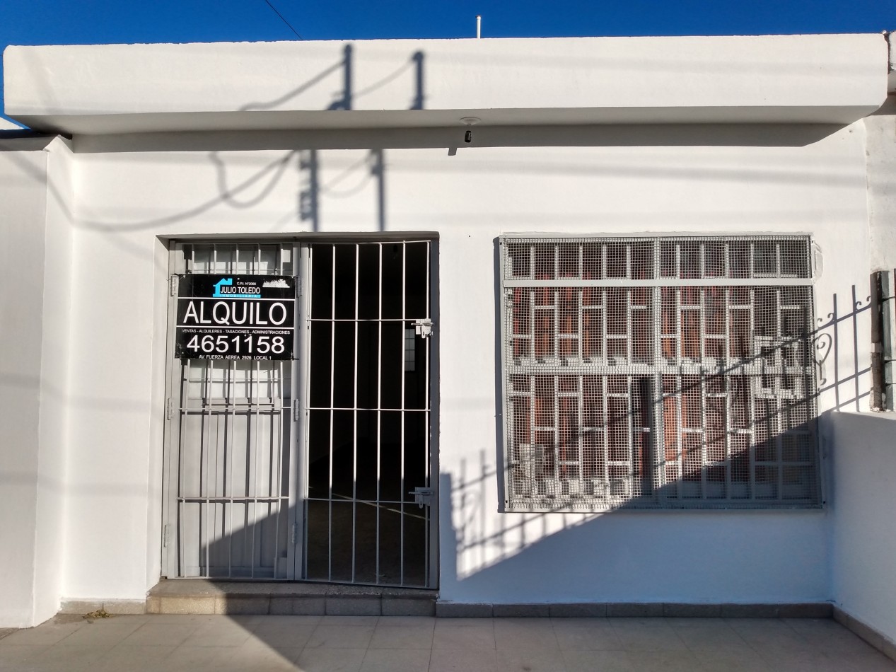 B° VILLA ADELA: ALQUILO AMPLIO LOCAL SOBRE PETTIROSSI