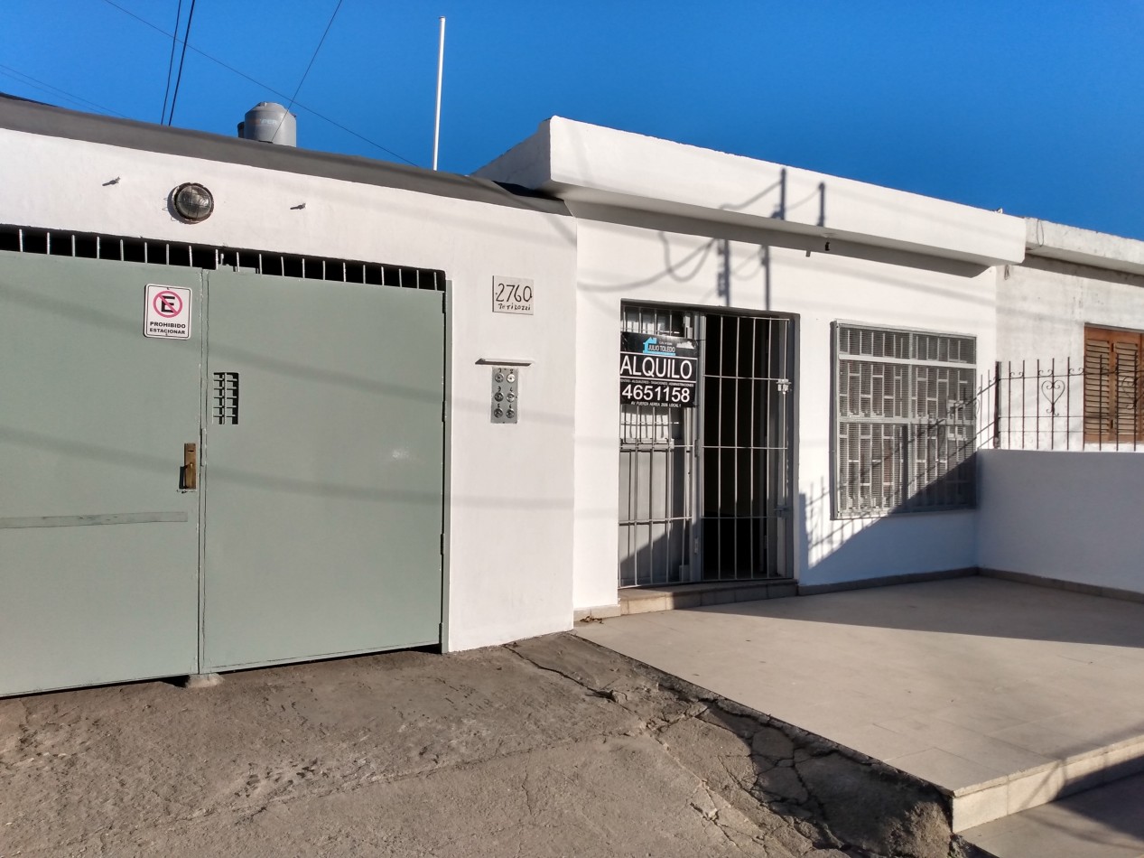 B° VILLA ADELA: ALQUILO AMPLIO LOCAL SOBRE PETTIROSSI