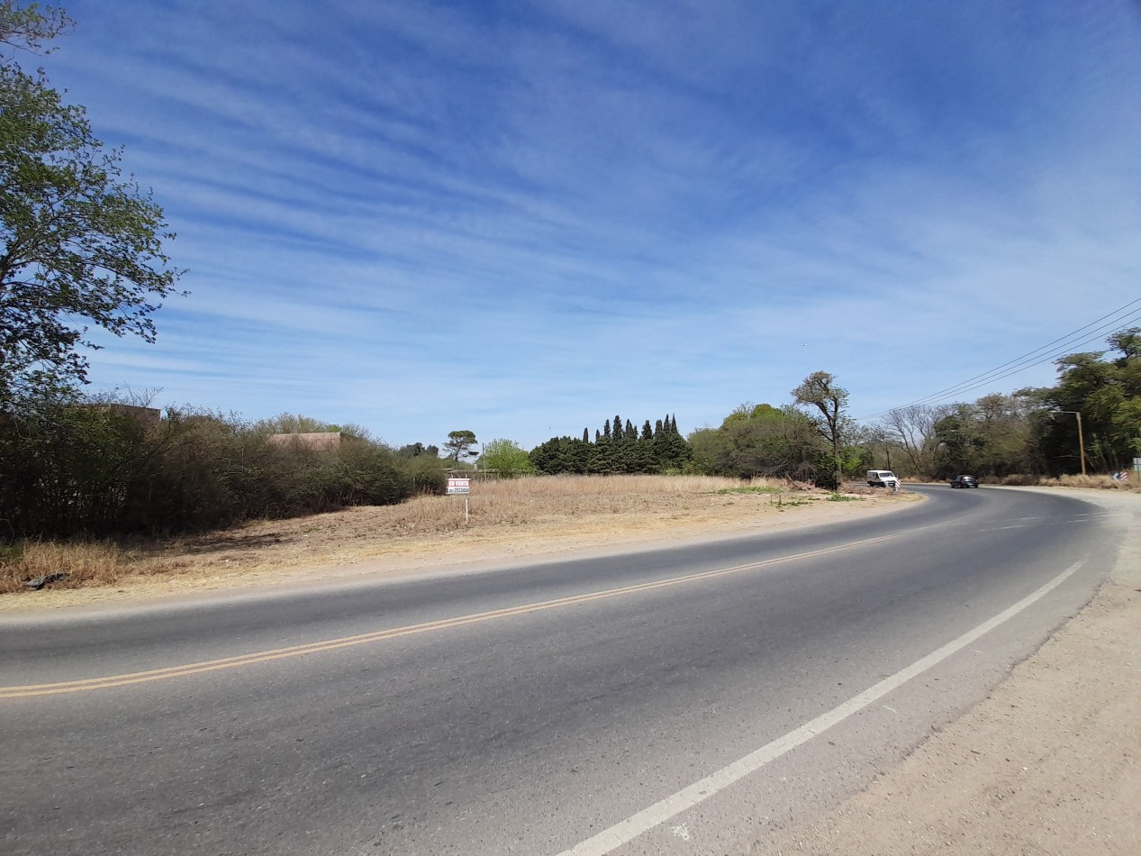 VENDO IMPORTANTE LOTE SOBRE CAMINO A COLONIA TIROLESA