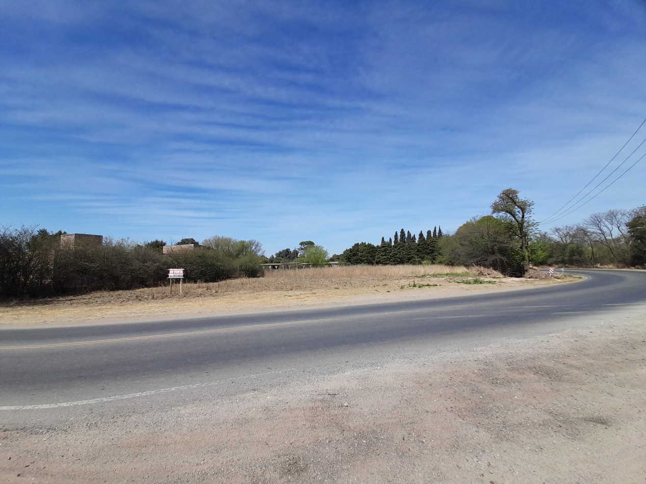 VENDO IMPORTANTE LOTE SOBRE CAMINO A COLONIA TIROLESA