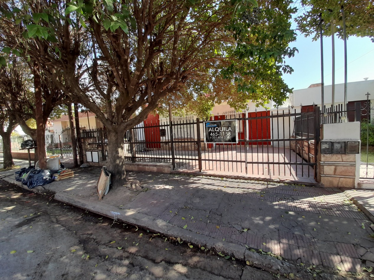 B° LOS NARANJOS: ALQUILO HERMOSO DUPLEX DE 2 DORMITORIOS, CON PATIO (NO TIENE COCHERA)
