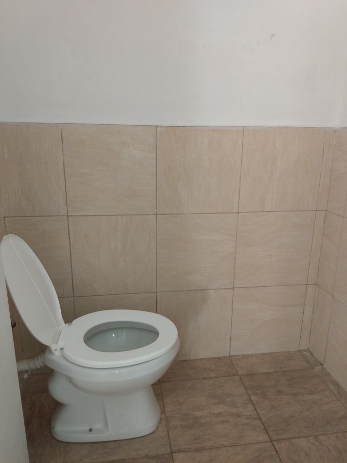 B° LOS NARANJOS: ALQUILO HERMOSO DUPLEX DE 2 DORMITORIOS, CON PATIO (NO TIENE COCHERA)