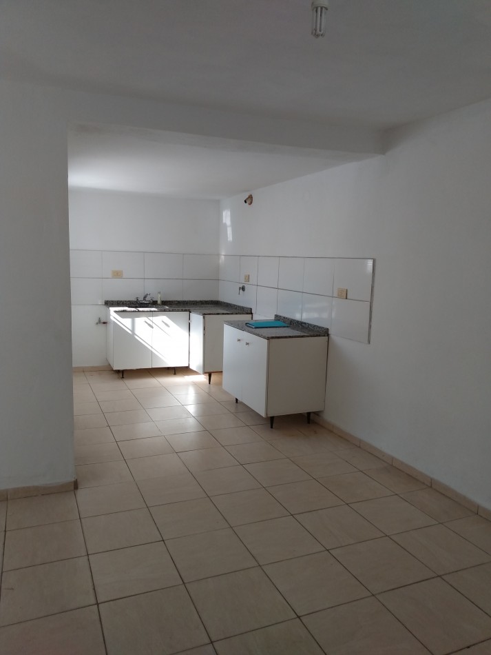 B° LOS NARANJOS: ALQUILO HERMOSO DUPLEX DE 2 DORMITORIOS, CON PATIO (NO TIENE COCHERA)